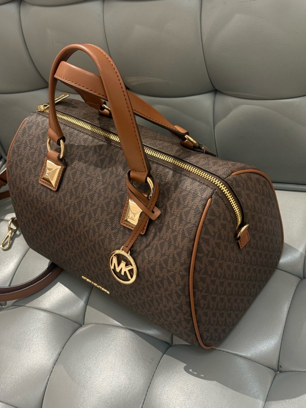 MICHAEL KORS Grayson Medium Signature Logo Duffel Bag brown - Picture 4 of 9